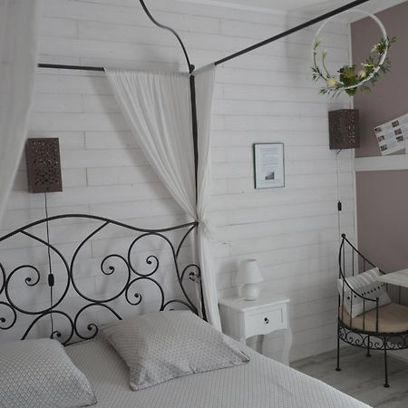 Au Coeur Du Bien Etre, Chambre D'Hotes Avec Piscine Chauffee Et Couverte, Spa, Sauna, Massages 몽토우 외부 사진
