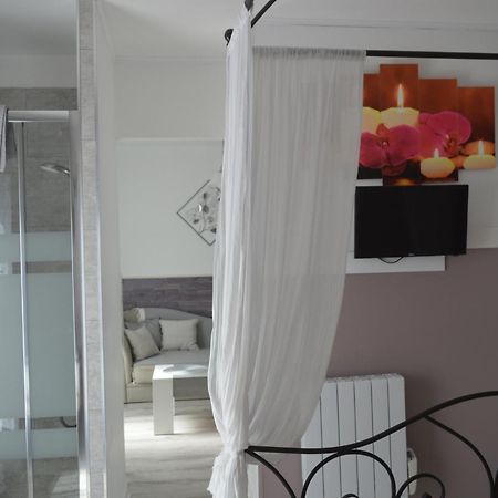 Au Coeur Du Bien Etre, Chambre D'Hotes Avec Piscine Chauffee Et Couverte, Spa, Sauna, Massages 몽토우 외부 사진