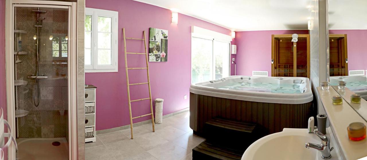 Au Coeur Du Bien Etre, Chambre D'Hotes Avec Piscine Chauffee Et Couverte, Spa, Sauna, Massages 몽토우 외부 사진