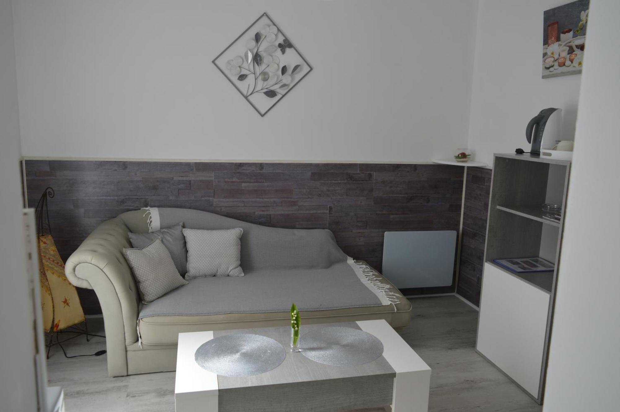 Au Coeur Du Bien Etre, Chambre D'Hotes Avec Piscine Chauffee Et Couverte, Spa, Sauna, Massages 몽토우 외부 사진